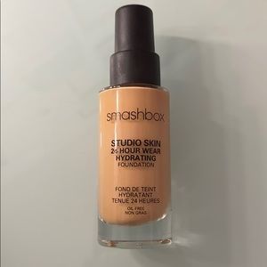 Smashbox 24HR Wear Hydrating Foundation